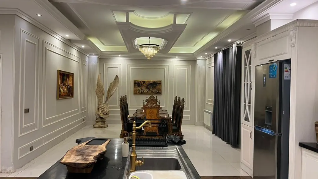 تصویر اجاره عمارت در کردان؛ عمارتی مجلل و رویایی با دو استخر سرپوشیده و روباز