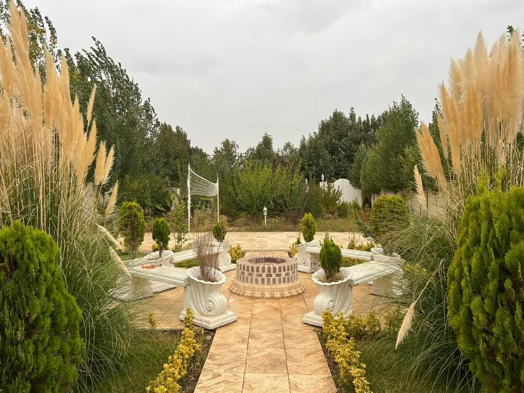 تصویر اجاره عمارت در کردان؛ عمارتی مجلل و رویایی با دو استخر سرپوشیده و روباز