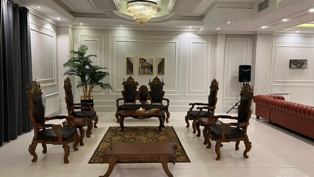 تصویر اجاره عمارت در کردان؛ عمارتی مجلل و رویایی با دو استخر سرپوشیده و روباز