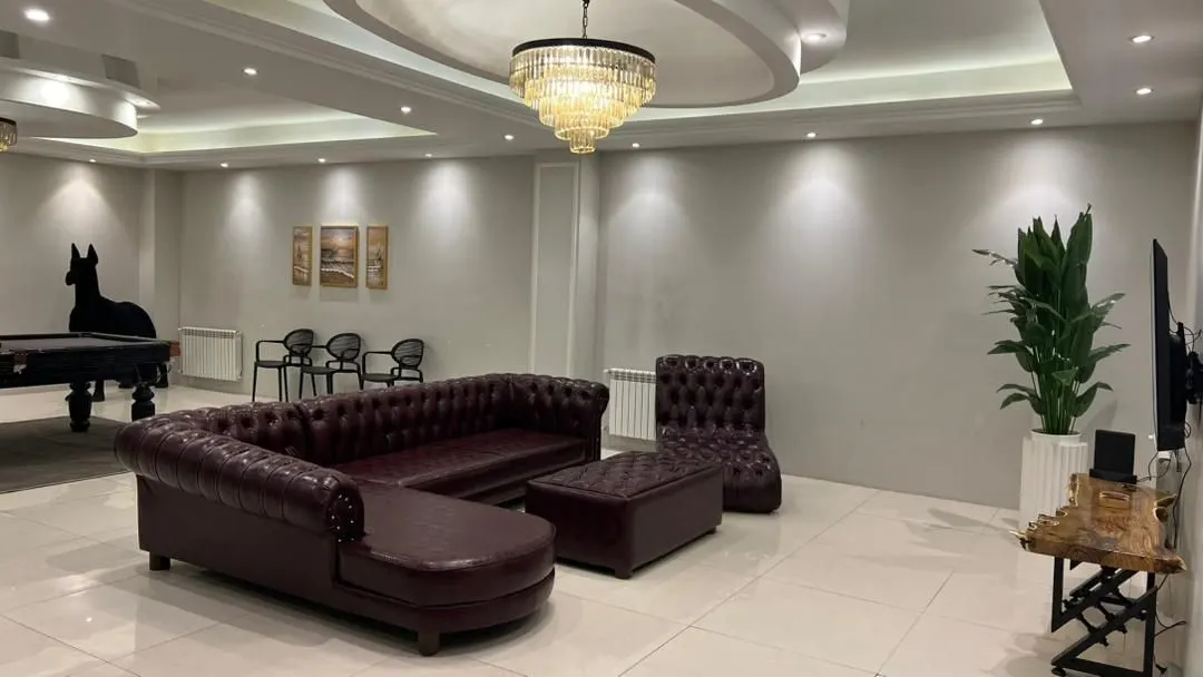 تصویر اجاره عمارت در کردان؛ عمارتی مجلل و رویایی با دو استخر سرپوشیده و روباز